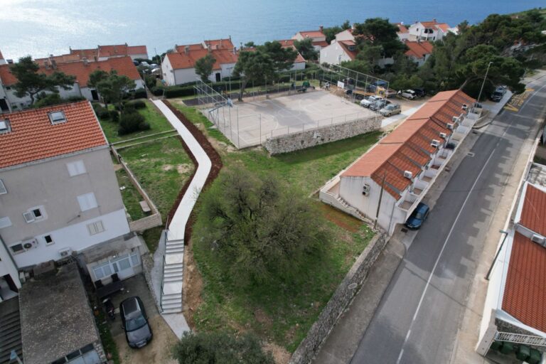 Izgrađena nova pješačka betonska staza i skalini na Gorici svetog Vlaha