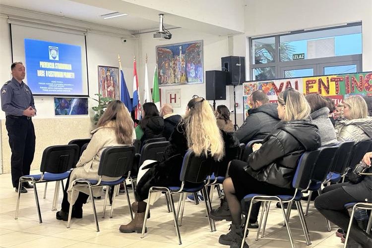 Dubrovačka prometna policija: Roditelji, evo savjeta za sigurnost vaše djece u prometu