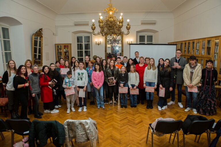 AMOR U KNJIŽNICI: Roza Bukvić i Lamija Taslak napisale su najljepše ljubavne pjesme