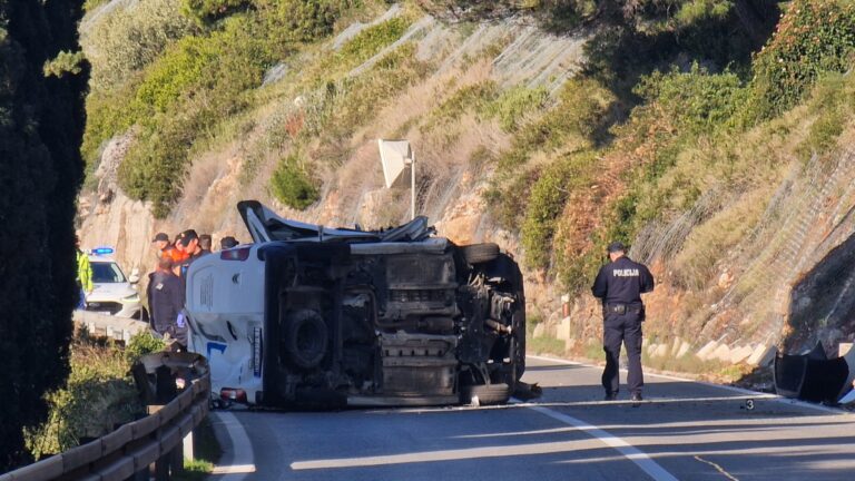 ZAVRŠEN JE OČEVID Na vozilo pala stijena sa Srđa s 200 metara visine