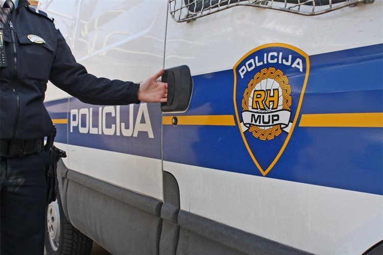Dubrovačka policija uhitila muškarca koji je duže vrijeme prodavao marihuanu i kokain maloljetnicima