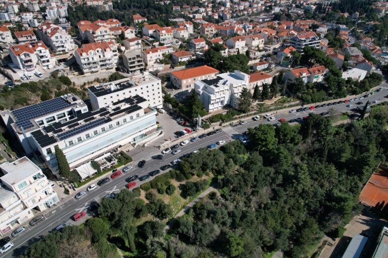 OBNOVA ULICE IVA VOJNOVIĆA Prva na redu dionica od Doma zdravlja do Bellevuea