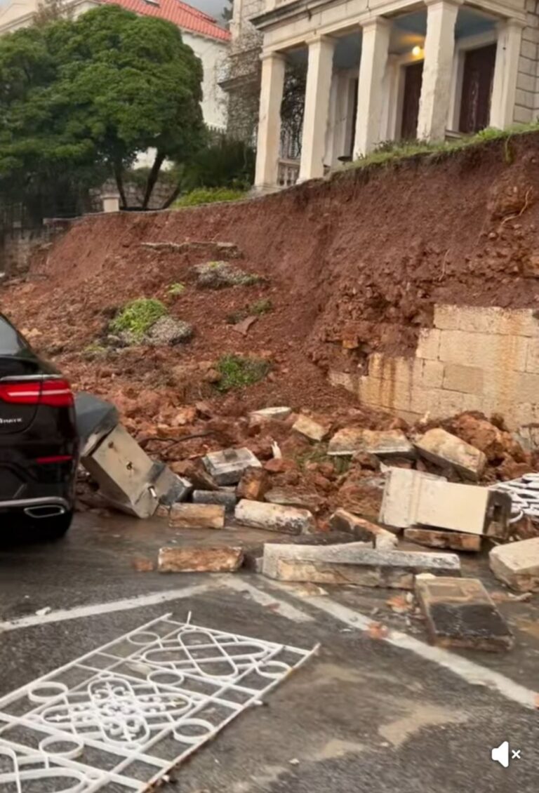 Dok se ONI “igraju ping-ponga”, zid se srušio i odron je blokirao cestu, jedina dobra vijest je da nije nitko stradao