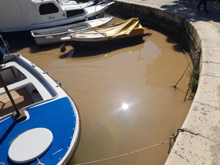 VIDEO/ Otpadne vode s gradilišta nove zgrade Atlantske plovidbe ispumpali u kanal oborinske odvodnje? Sve je u more završilo.