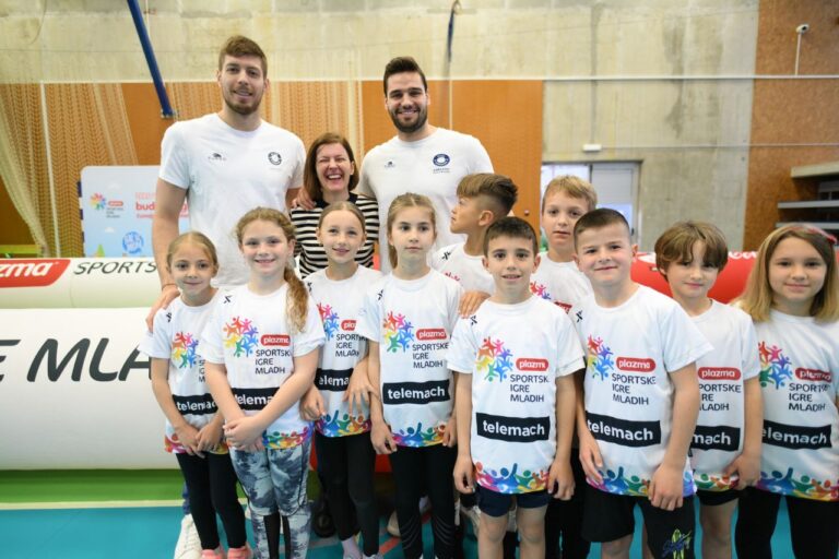 FOTO: Zlatni vaterpolisti Marko Žuvela i Filip Križić navijali na Sportskim igrama u OŠ Marina Držića