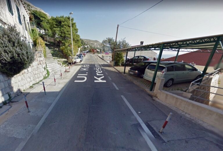 Zbog puknuća cijevi bez vode dio Ulice kralja Petra Krešimira IV, sanacija u tijeku