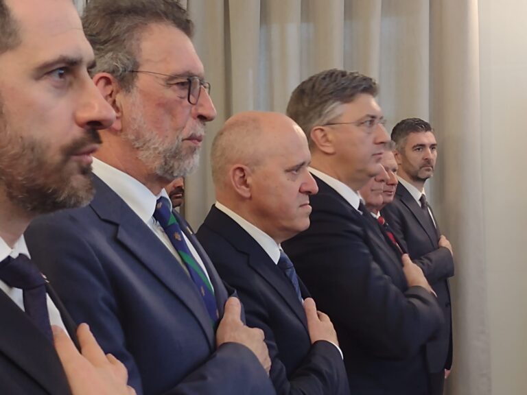 Plenković kasnio u Dubrovnik, pa Milanović kasni u Crnu Goru. Zašto? Jer imamo (samo) jedan Vladin zrakoplov kojim putuju