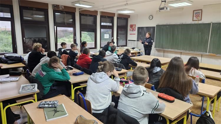 Policija u akciji: predavanja o neprihvatljivim ponašanjima u školama čulo je 1470 učenika