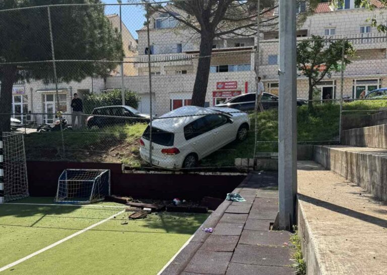 Automobil s parkinga “skliznuo” prema igralištu u Hladnici