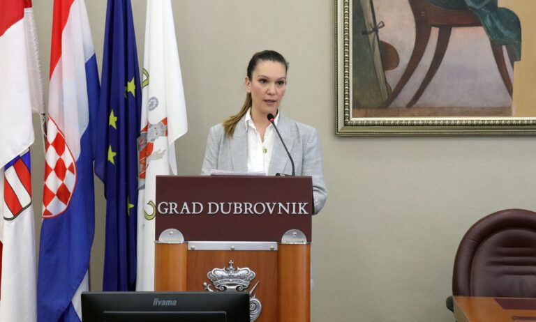 Bonačić Obradović o česmama u Lapadu i eurima taksi agregatora koji klize iz državnog i gradskog proračuna