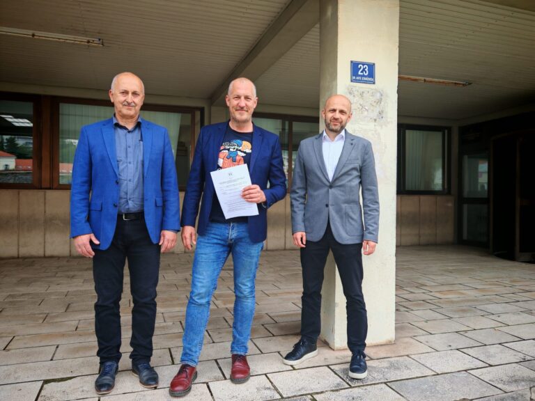 PREDALI LISTU Miho Baće predao listu HSLS-a za Gradsko vijeće