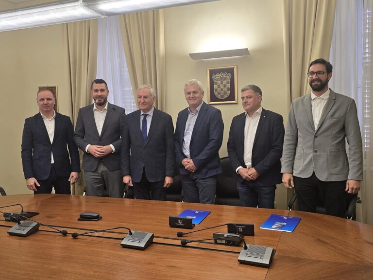 POTPISAN UGOVOR Novih 48 vezova u komunalnoj lučici Kneže
