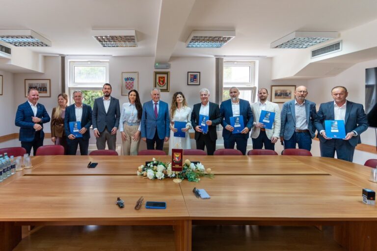ZA PROJEKTE NA POMORSKOM DOBRU Županija dodijelila potpore u visini od 500 tisuća eura
