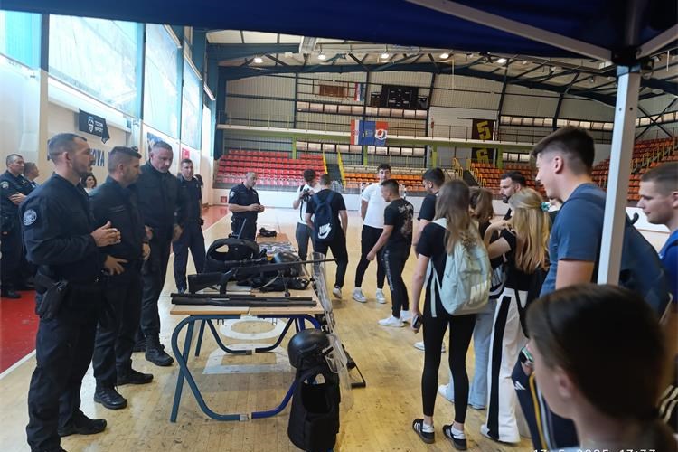 Promocija policijskog zanimanja u Pločama
