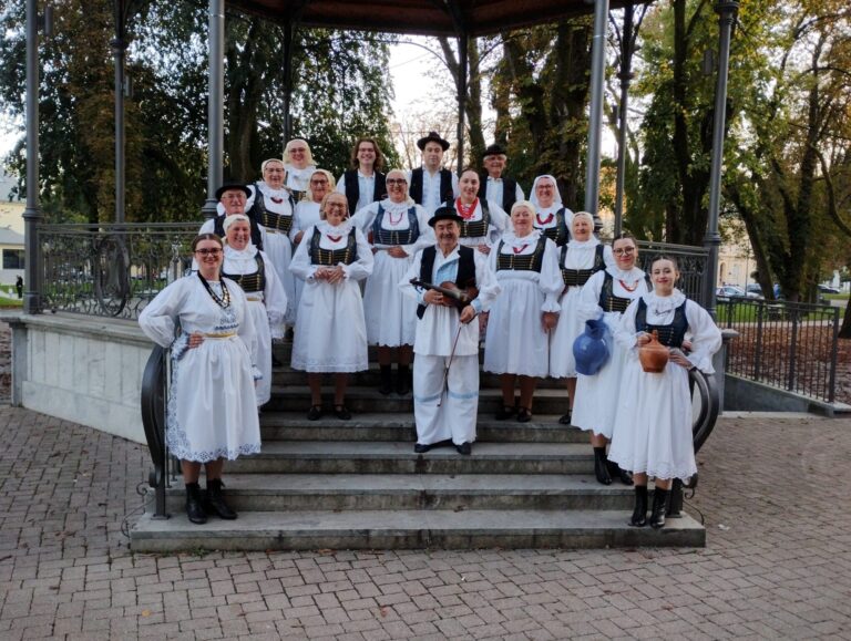 Folklorna smotra „Na Neretvu misečina pala“ na Stradunu