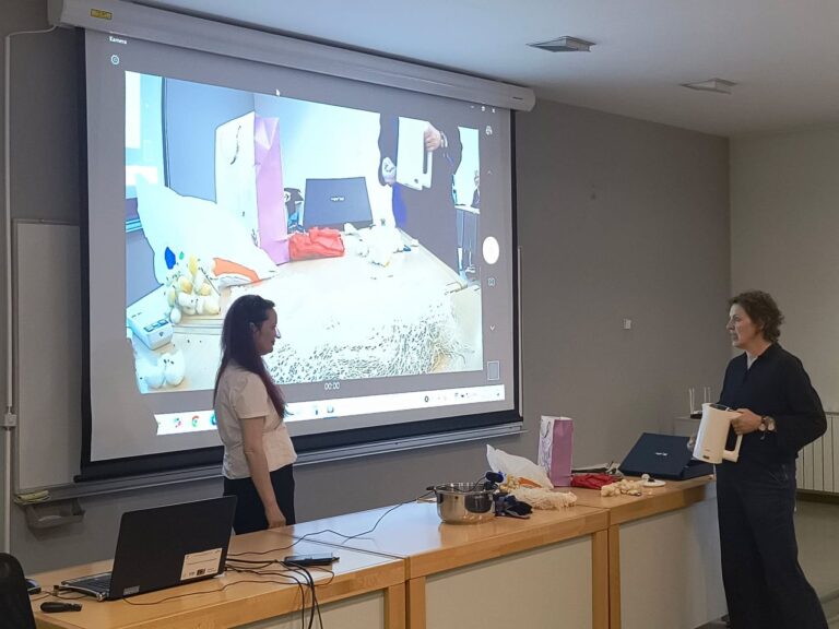 ANTONIA RUSKOVIĆ RADONIĆ konavoskom svilom očarala studente u Zagrebu