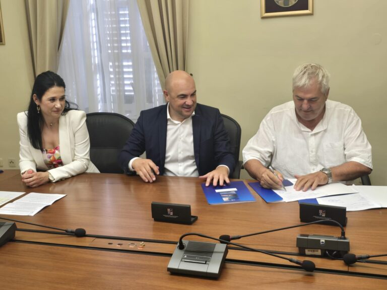 U RANJINI: Potpisani ugovori o financiranju dodatnih medicinskih timova u turističkoj sezoni