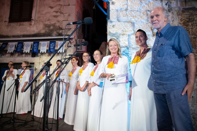 Festival dalmatinskih klapa u Omišu otvorile dubrovačke klape