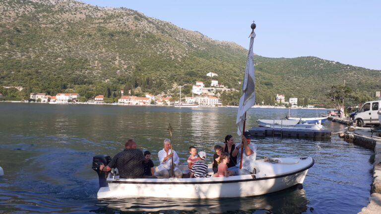 FOTO/VIDEO: Kako je Sv. Antun “zaplovio” iz Velikog u Mali Zaton