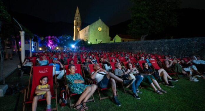 Obiteljski filmski vikend u Slanom