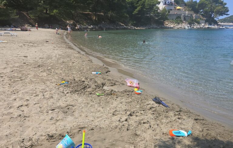 Dramatično spašavanje djeteta koje se utapalo na plaži na Mljetu
