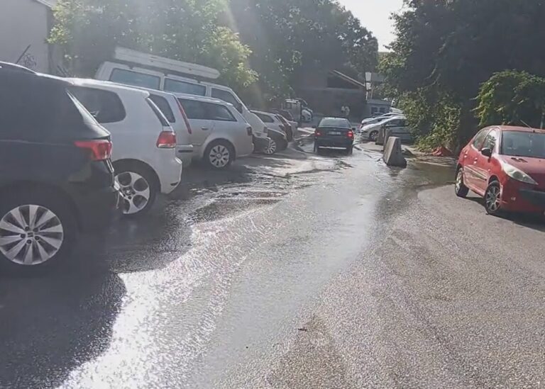 VIDEO: Čitatelj upozorava kako na parkingu Pod dubom tjednima teče voda niz ulicu