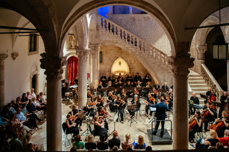 Večeras filmska glazba, a u petak opera gala