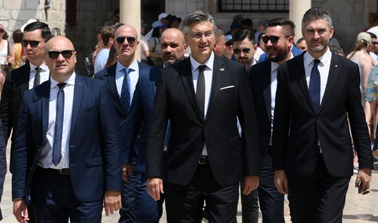 Premijer se sastao s Pezom i Frankovićem, razgovaralo se i o autocesti i brzoj cesti do zračne luke