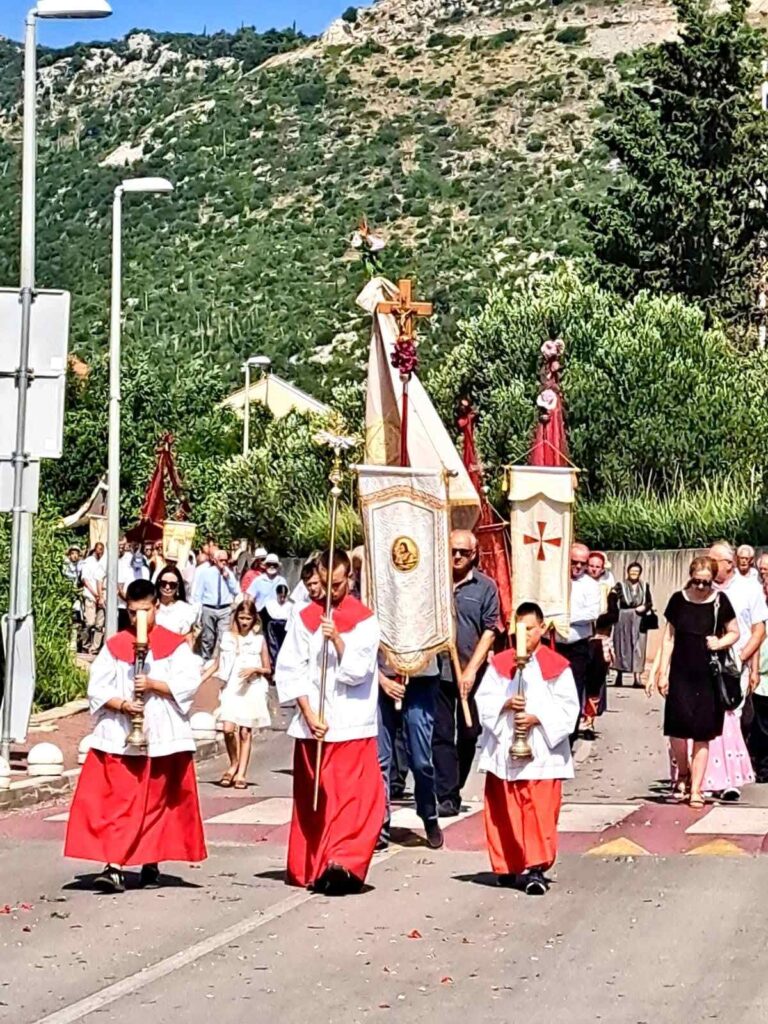 BLAGDAN TIJELOVA: Procesije u Župi i Konavlima. Pogledajte ugođaj