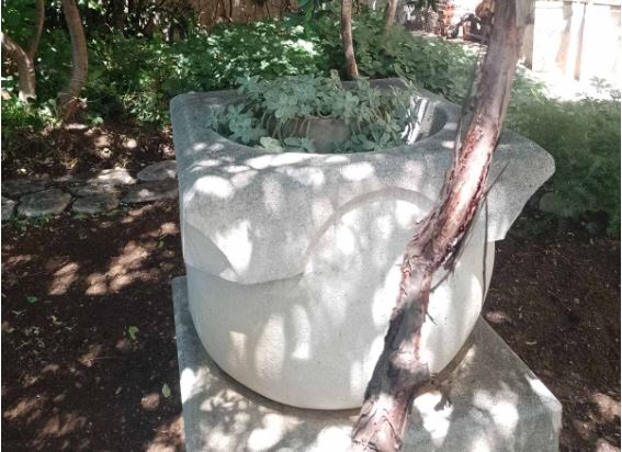 ZEN KUTAK nekadašnjeg vatrogasca iz Arboretuma: u hladu mjendula i glicinije s pogledom na moje pucale…