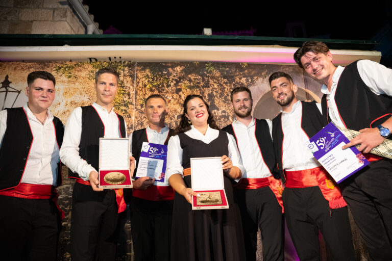 OMIŠKI FESTIVAL Ivo Lozica iz Lumbarde najbolja je mješovita klapa