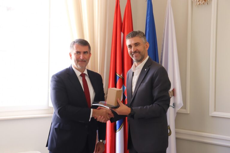 Prijem veleposlanika Mađarske Csabe Demcsaka kod gradonačelnika Frankovića