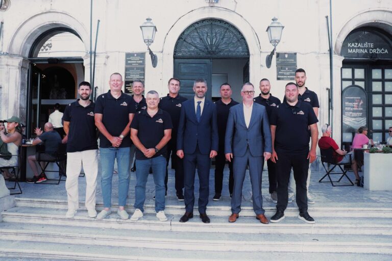 Organizatori međunarodnog rukometnog kampa na prijemu kod gradonačelnika Frankovića