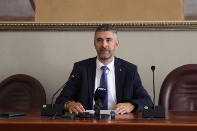 Evo koje sve izmjene predlaže Franković po pitanju autotaksi tržišta, “odzvonilo” cabrio busevima na Pilama