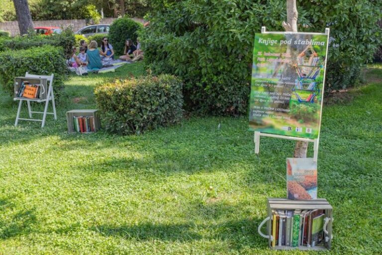 KNJIGE POD STABLIMA U slučaju kiše podnevni dio programa odvijat će u Ogranku Lapad