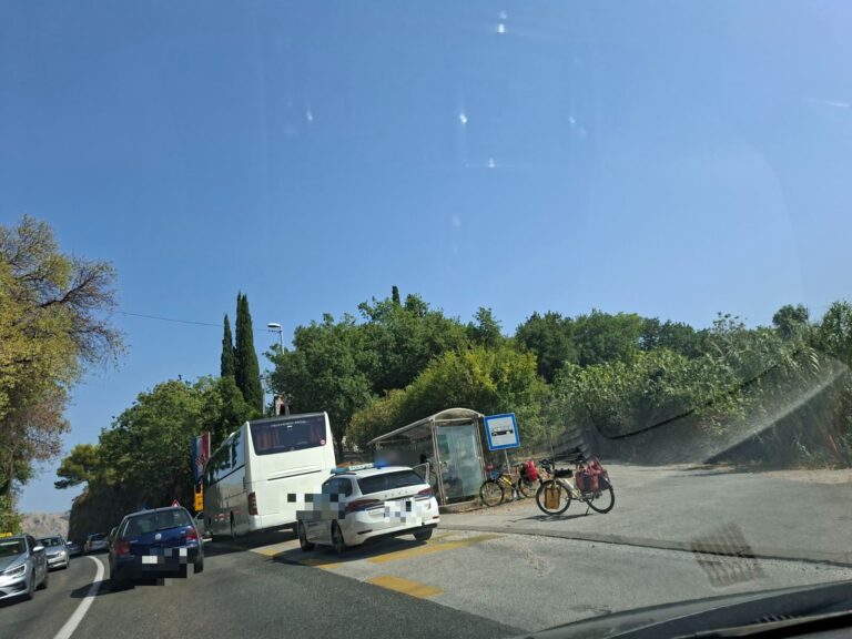 GUŽVA PREMA ŽUPI Autobus “zakačio” biciklista