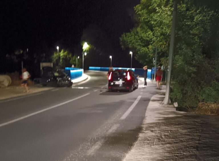 Sudar dva osobna vozila u Komolcu