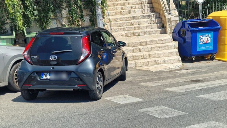 Automobilom njemačkih tablica ušao u zonu i parkirao na pješačkom na Kapelici