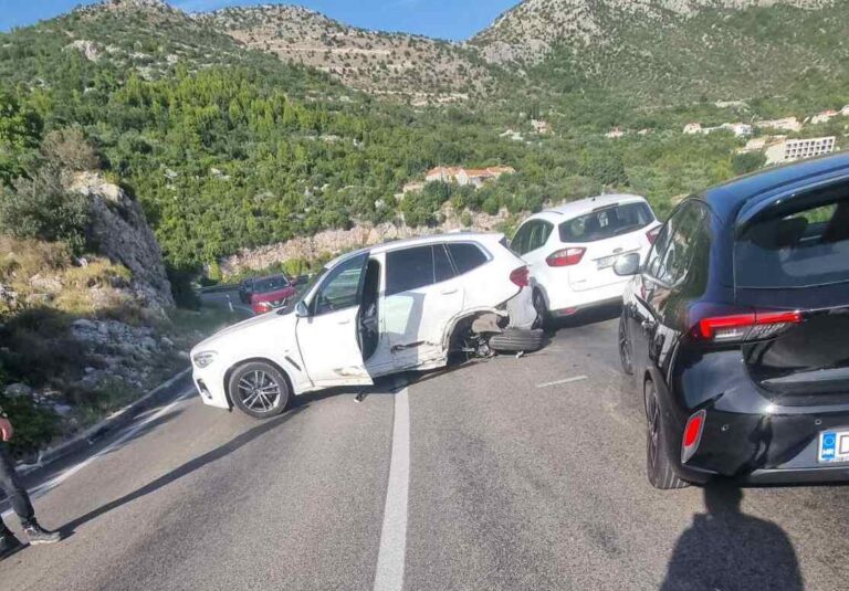 Sudar dva osobna vozila kod Brsečina