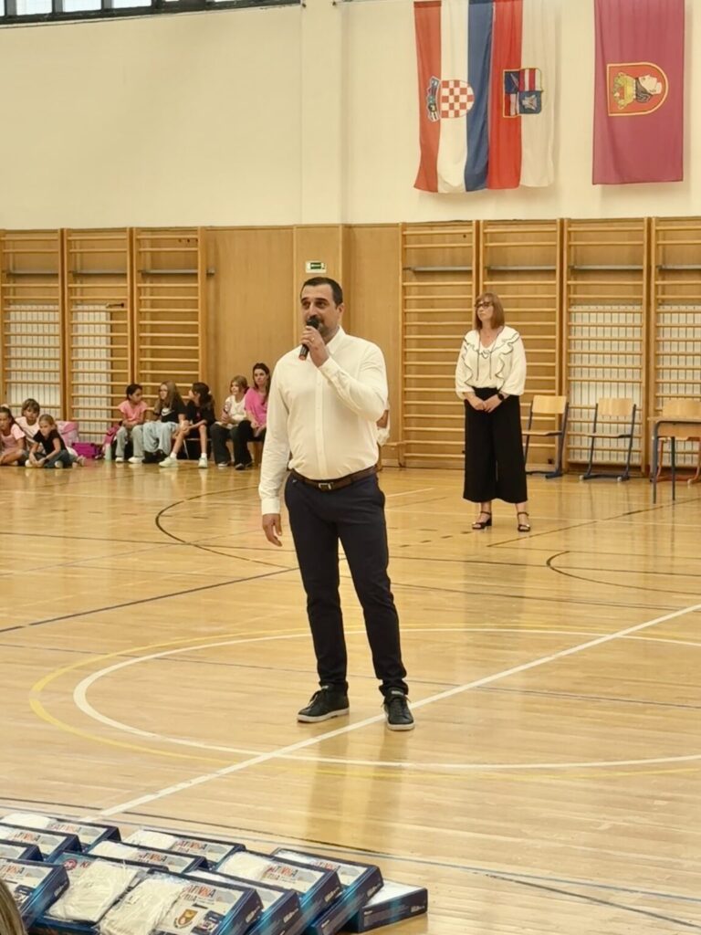 Održan svečani prijem prvaša u Osnovnoj školi Župa dubrovačka
