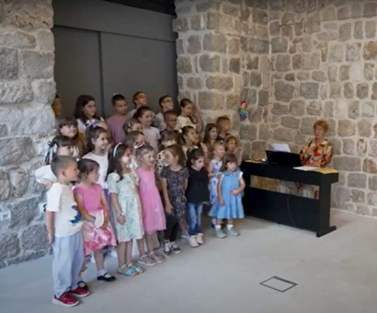 Dječji zbor “Dubrovnik” pjesmom svima poželio sretan početak školske godine