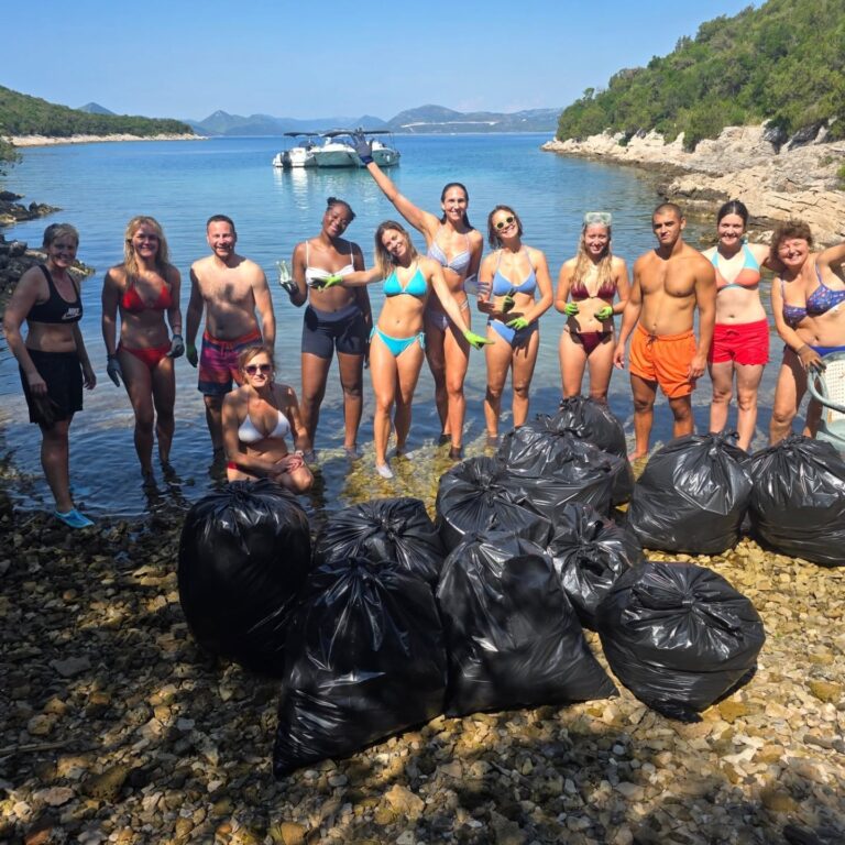 SPORT I EKOLOGIJA RUKU POD RUKU Košarkašice očistile uvalu na Šipanu