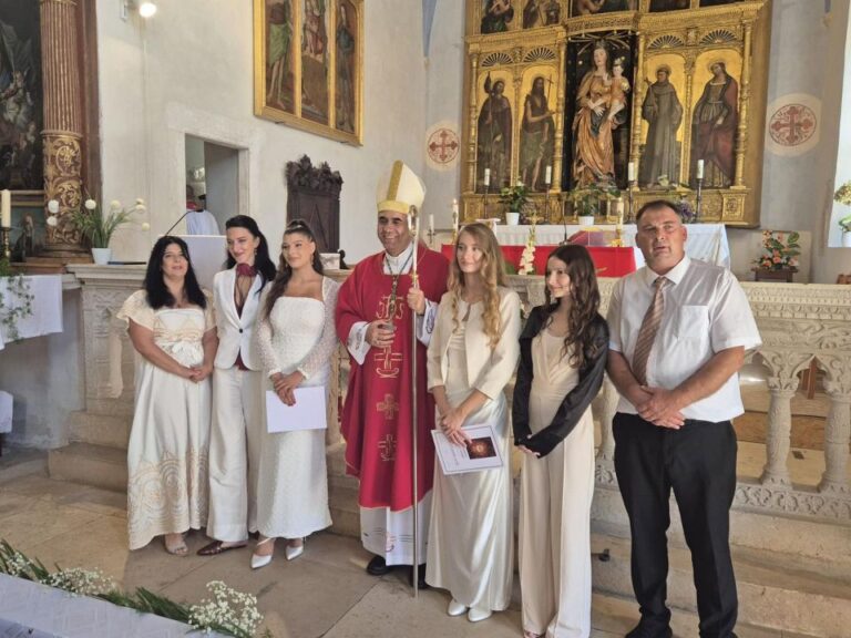 Biskup Glasnović podijelio sakrament potvrde na Lopudu