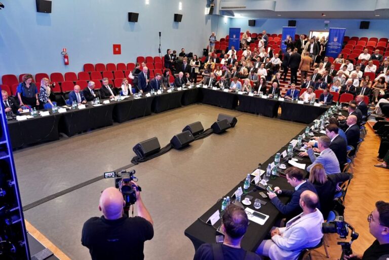SJEDNICA OTOČNOG VIJEĆA Na području otoka Korčule i Općine Orebić provode se projekti vrijedni više od 150 milijuna eura
