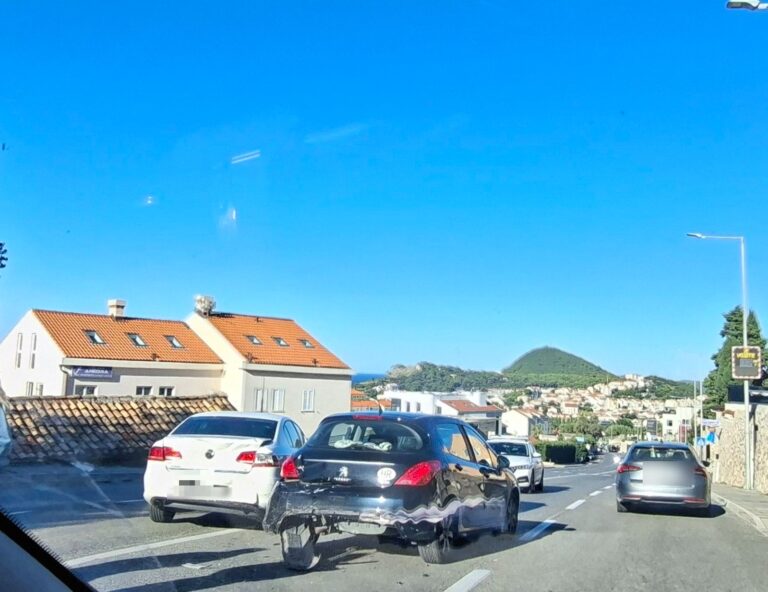 VOZAČI, OPREZ Lančani sudar na Ilijinoj glavici