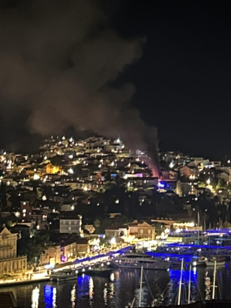 VIDEO: Požar skladišnog prostora na Babinom kuku