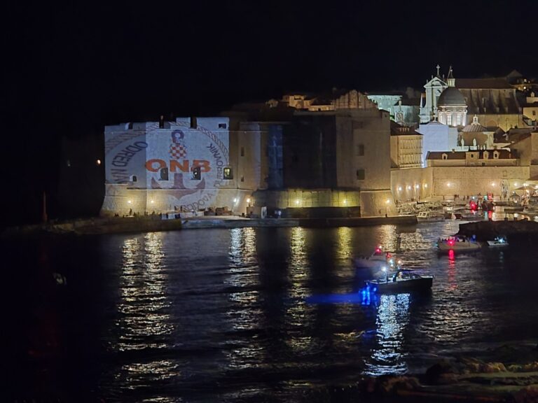 Pripadnici ONB-a zahvalili na bakljadi i vatrometu: “Sinoć ste nas ganuli do suza i ispunili neizmjernim ponosom”