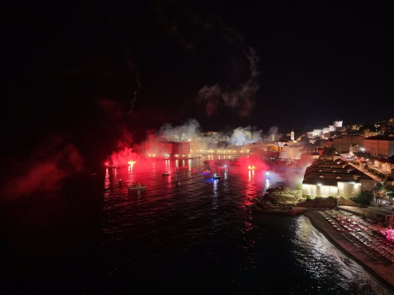 FOTO/ VIDEO: Bakljada povodom 34 godine od osnutka Odreda naoružanih brodova