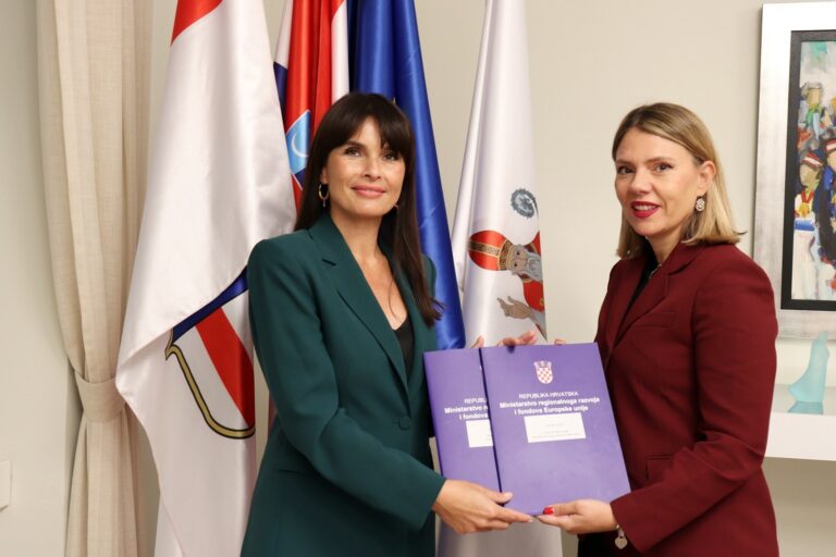 Zrinka Raguž uručila Gradu 1.4 milijuna eura vrijedne ugovore o dodatnom sufinanciranju projekata Park & Ride i obnova parka Mayneri