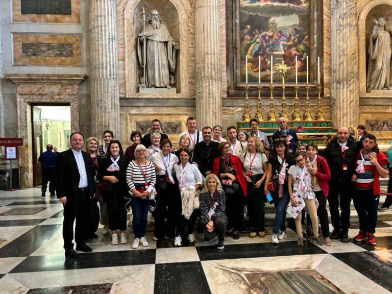 Korisnici Udruge Rina Mašera ostvarili svoj san – hodočašće u Rim i susret sa Svetim Ocem